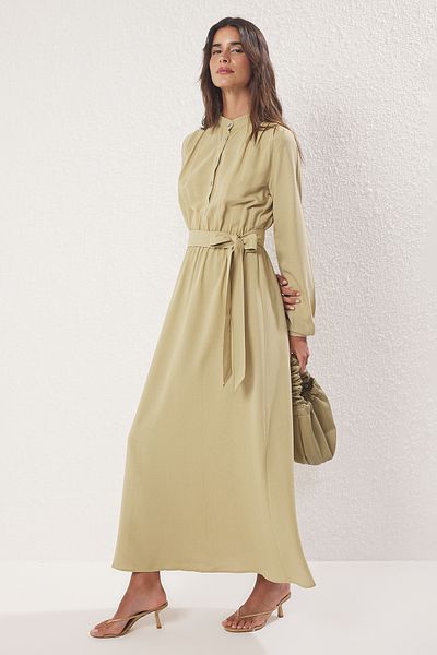 Trendyol Modest Khakifarbenes gewebtes Kleid mit elastischem Bund und Leinenanteil TCTSS25EB00124