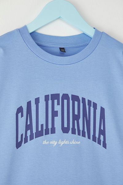 TRENDYOLKIDS Unisex-T-Shirt mit Slogan-Print, kurzärmelig, 100 % Baumwolle, blau, TKDSS25TS00097