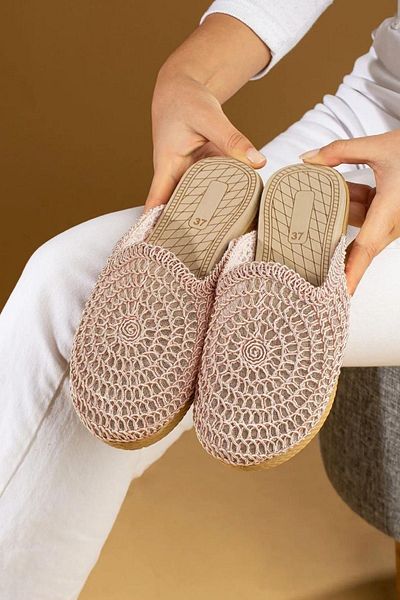 FUGA MODA Ottawa Powder Circular Straw Embroidered Closed Front Slippers