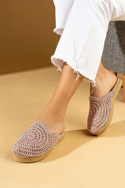 FUGA MODA Ottawa Powder Circular Straw Embroidered Closed Front Slippers
