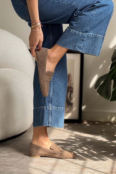 NİŞANTAŞI SHOES Dámske balerínky Sabre tmavo béžové z pravého semišu s plochou podrážkou