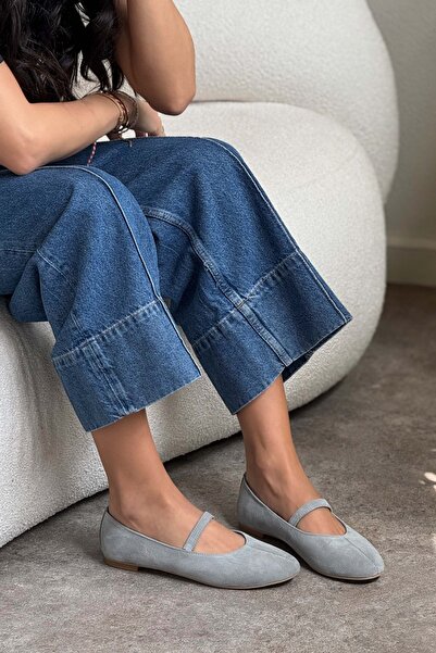 NİŞANTAŞI SHOES Dámské baleríny Arjun Grey z pravého semišu s jednoduchým detailním lemováním a plochou podrážkou