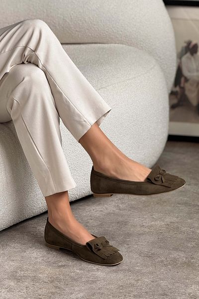 NİŞANTAŞI SHOES Cleve Khaki Damen-Ballerinas aus echtem Wildleder mit Quasten und flacher Sohle