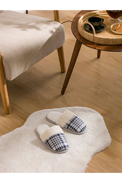 LC Waikiki Özmarka Нови плюшени дамски пантофи за новия сезон