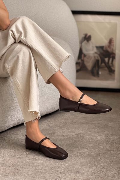 NİŞANTAŞI SHOES Jeremi Brown Crinkle Matte Belt Detail Damen-Ballerinas mit flacher Sohle