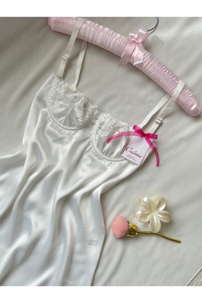 CALMEA Moonlight Satin – Dantel Detaylı Beyaz Gecelik Elbise
