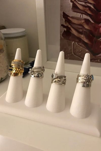 a life in games Rings Holder Decorative Stand- Hanger Display Stand- Bracelet Stylish Chain Silver Gold Steel Exhibition