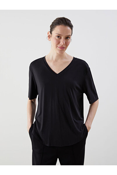 LC Waikiki تي شيرت نسائي أسود كبير الحجم بياقة على شكل حرف V من مزيج المودال