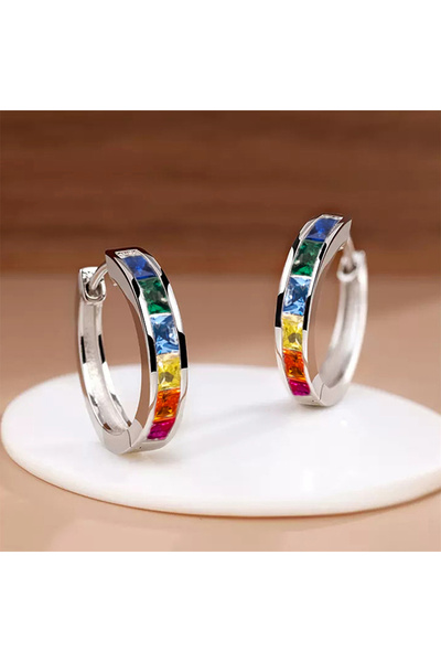 Choice أقراط دائرية نسائية بتصميم كلاسيكي من Huitan E3923 مرصعة بأحجار الزركو...