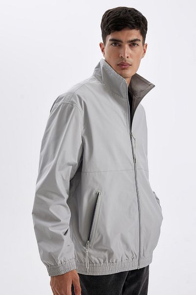 DeFacto Leichte Saisonjacke mit Stehkragen und Reißverschlusstaschen – C4563ax24au