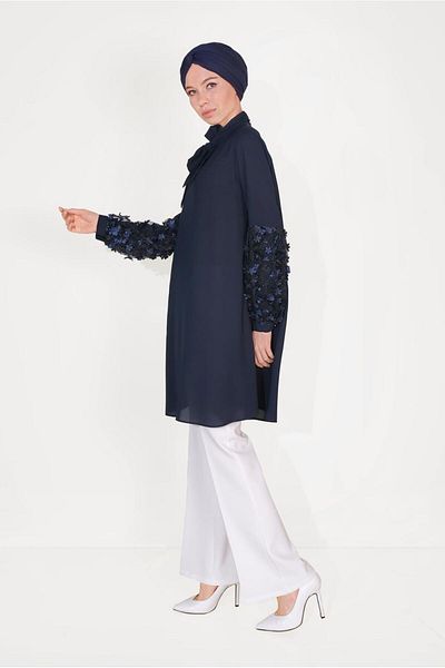 Alvina Three-Dimensed Flower Detailed Bowl Collar Tunic 40479