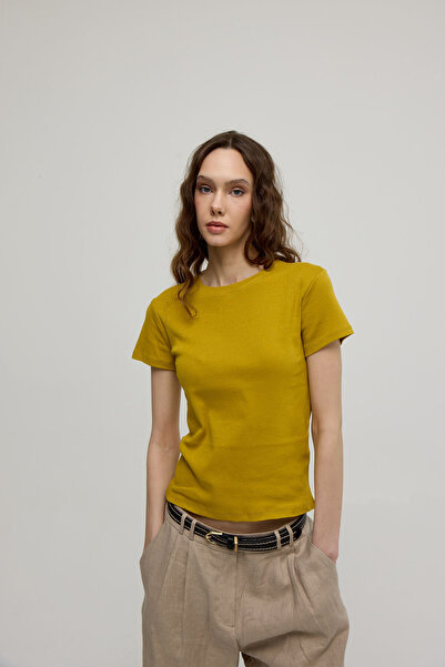 TUBİA Дамска тениска с къс ръкав и кръгло деколте в маслиненозелен цвят