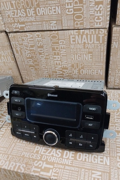 Orjinal Dacia Radyo Teyp - Usb Bluetooth Aux - Beyaz Ekranlı