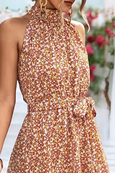 Mossta Пола с халтер врат, рокля с набори и колан и кафе