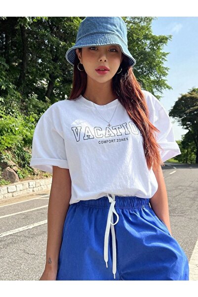VBSVİBES Унисекс бяла плетена тениска с овърсайз принт и щампа „Ваканция“