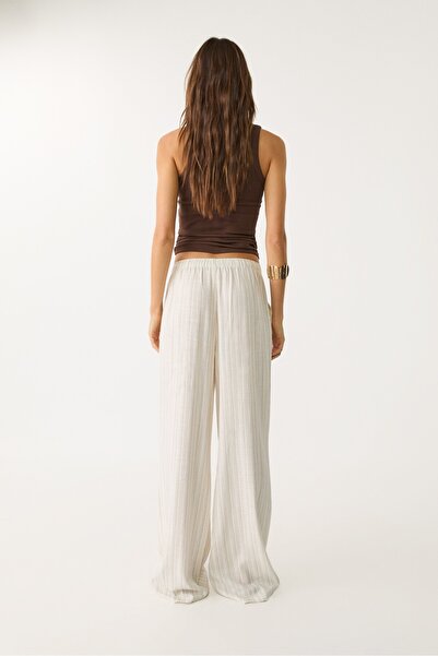 Stradivarius Dökümlü çizgili keten karışımlı pantolon