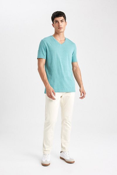 DeFacto Slim Fit Slim Fit V-Neck Basic Solid Short Sleeve Cotton T-Shirt M7669Az23Sp