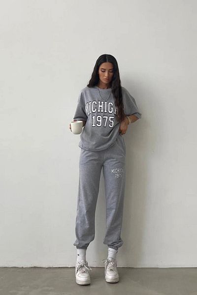 DUBU BUTİK Michigan T-shirt Sweatpants Jogger - Σετ φόρμας με γκρι στάμπα κάτω από το επάνω μέρος Oversize Crew Neck