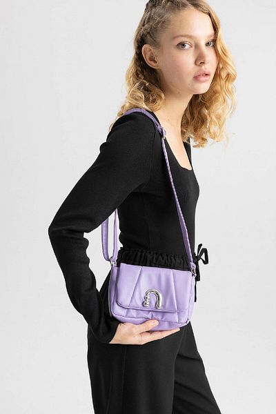 DeFacto Damska torebka typu crossbody ze skóry syntetycznej z ozdobnymi klamrami A7532Axns