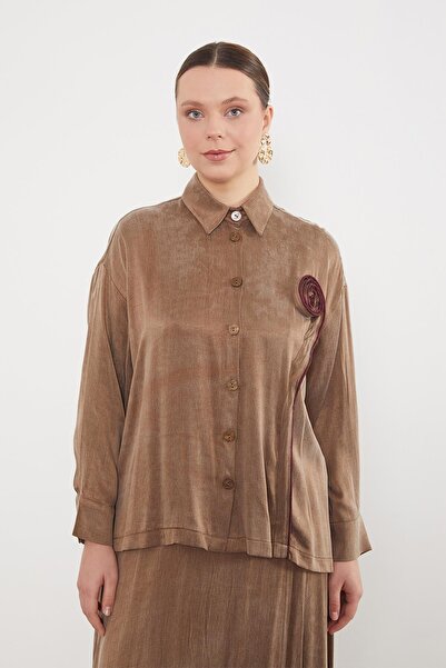 Levidor Camel Cupra Skirt Set with Rose Detail on the Front and Buttons