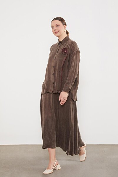 Levidor Brown Cupra Skirt Set with Rose Detail on the Front and Buttons