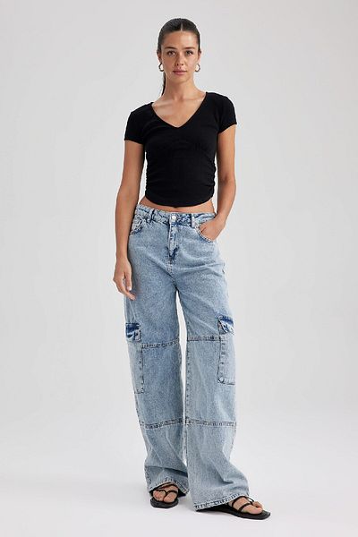 DeFacto V-Neck Slim Fit Ribbed Camisole Short Sleeve T-Shirt - B2022Ax23Hs