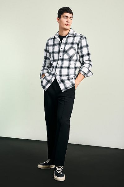 DeFacto Regular Fit kariertes Holzfäller-Taschen-Langarmshirt A5517ax23au