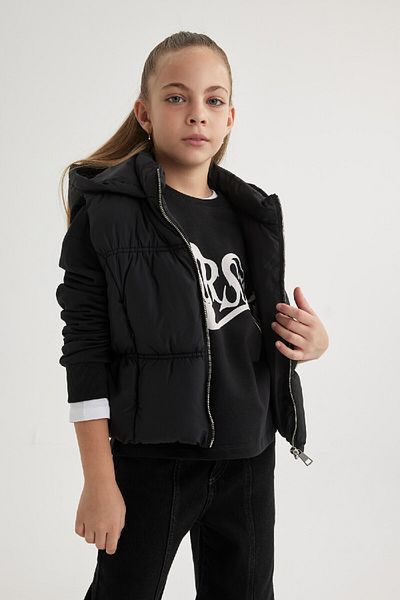 DeFacto Vestă pufă simplă de bază cu glugă hidrofugă pentru fete B2242a824sp