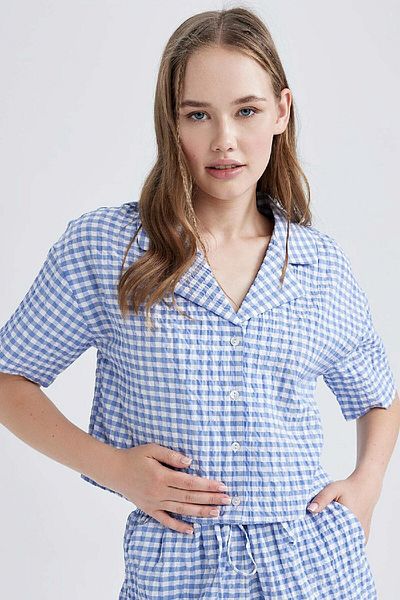 DeFacto Übergroßes Crinkle-Gingham-Kurzarmhemd – Pyjama-Kragen B1857ax23hs