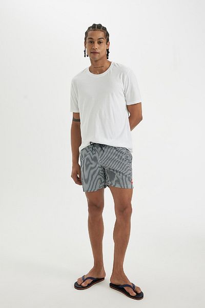 DeFacto Gestreifte, mit Mesh gefütterte, kurze Badeshorts U0024AZ24HS
