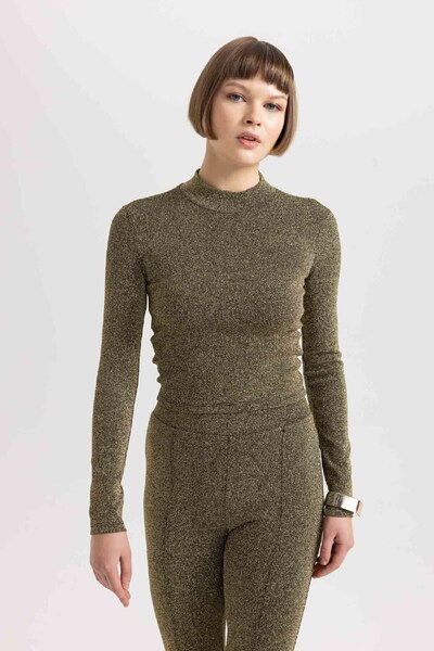 DeFacto Slim Fit Dar Kesim Yarım Balıkçı Yaka Uzun Kollu Tişört B6656ax23wn
