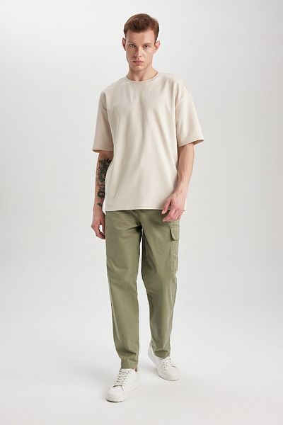 DeFacto Übergroßes, weites, kurzärmliges Basic-T-Shirt aus schlichtem, schwerem Stoff mit Rundhalsausschnitt X3926az24sp