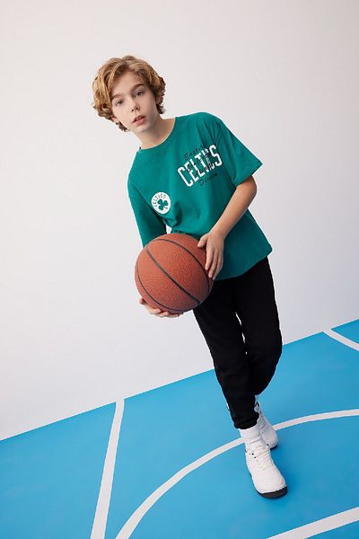 DeFacto Men's Nba Boston Celtics Oversize T-Shirt - Crew Neck B6819A824Sm