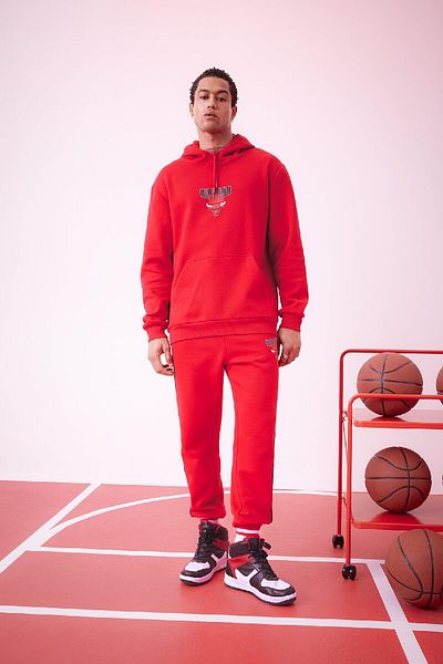 DeFacto سويت شيرت بغطاء للرأس بقصة قياسية من NBA Chicago Bulls - جيب B3884ax24sp