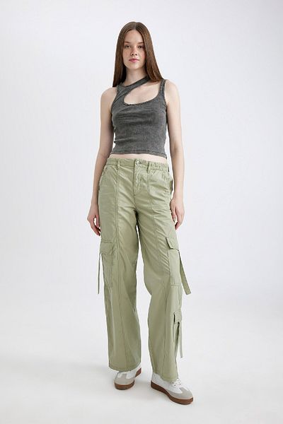 DeFacto Wide Leg Gabardine Trousers with Stretch Cargo Pockets - Waisted Button, Standard Length B7512Ax24Sp