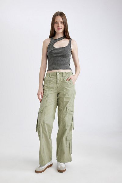 DeFacto Wide Leg Gabardine Trousers with Stretch Cargo Pockets - Waisted Button, Standard Length B7512Ax24Sp