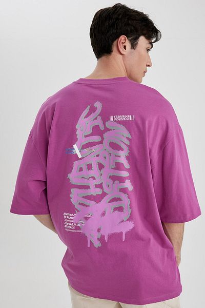 DeFacto Locker sitzendes, bedrucktes T-Shirt mit Rundhalsausschnitt auf der Rückseite, kurzärmelig, B8937ax24sm