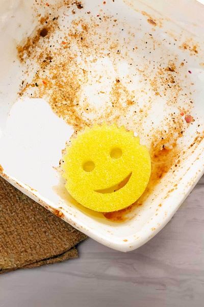 Decomia Home Magic Extra Strong Smiling Face Dish Sponge with Different Stains in Hot and Cold Water