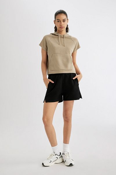 DeFacto Sportler-T-Shirt mit Kapuze – Standard-Passform, kurze Ärmel, gesteppt C1618ax24sm
