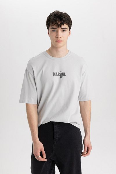 DeFacto Marvel Logo Only Comfort Fit Crew Neck Short Sleeve T-Shirt B5507Ax24Sp