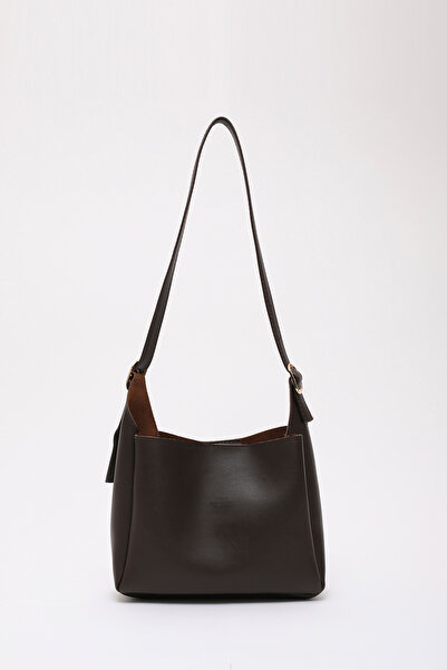 SHAKA حقيبة كتف وحقيبة كروس من الجلد الصناعي ذات حجرة واحدة وحزام سريع للقفل بلون القهوة Shk158