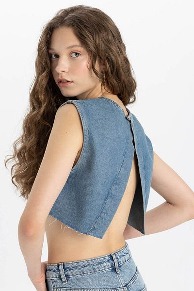 DeFacto Low-Cut-Jeansbluse mit kurzem Rücken C1420ax24sm