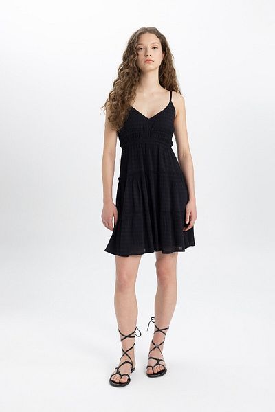 DeFacto Schwarzes Minikleid mit A-Linie und V-Ausschnitt und Trägern B9019ax24sm