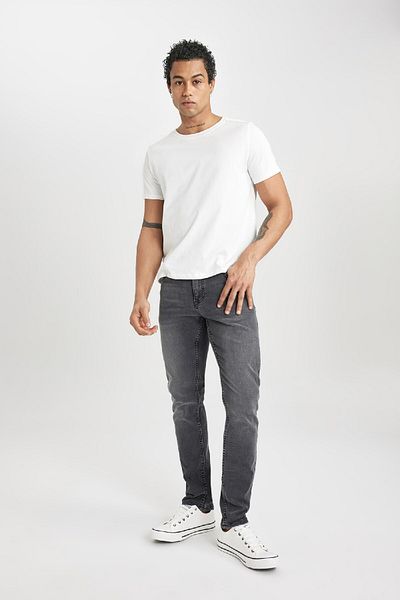 DeFacto Carlo Skinny Fit Extra Skinny Fit Jeanshose mit normaler Taille und extra schmalem Bein B3619ax24sp