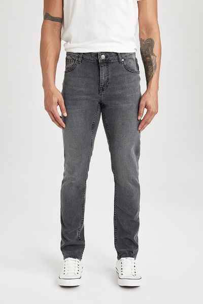 DeFacto Carlo Skinny Fit Extra Skinny Fit Jeanshose mit normaler Taille und extra schmalem Bein B3619ax24sp