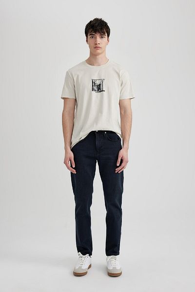 DeFacto Slim Fit Slim Fit Rundhalsausschnitt bedrucktes Kurzarm-T-Shirt aus Baumwolle C2133ax24sm