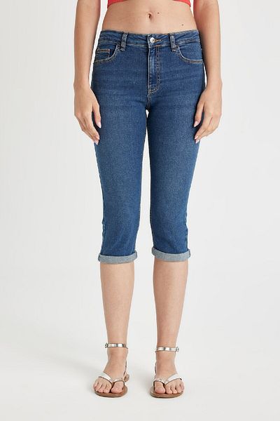 DeFacto Capri-Jeans mit normaler Taille B9168AX24SM
