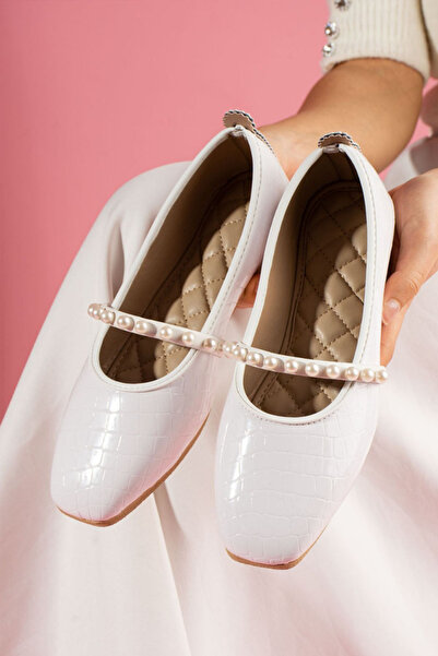 STOCON Pantofi cu accesorii cu bandă de perle cu model de crocodil alb Perly STC1074