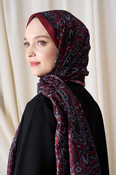 Madame Polo Red Historical Veloria Design Shawl