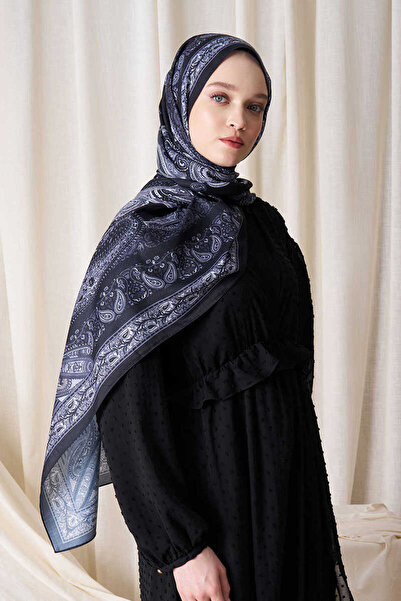 Madame Polo Historical Dionessa Pattern Shawl - Black